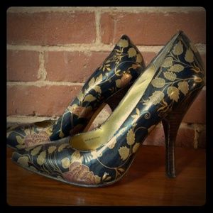 Floral print heels